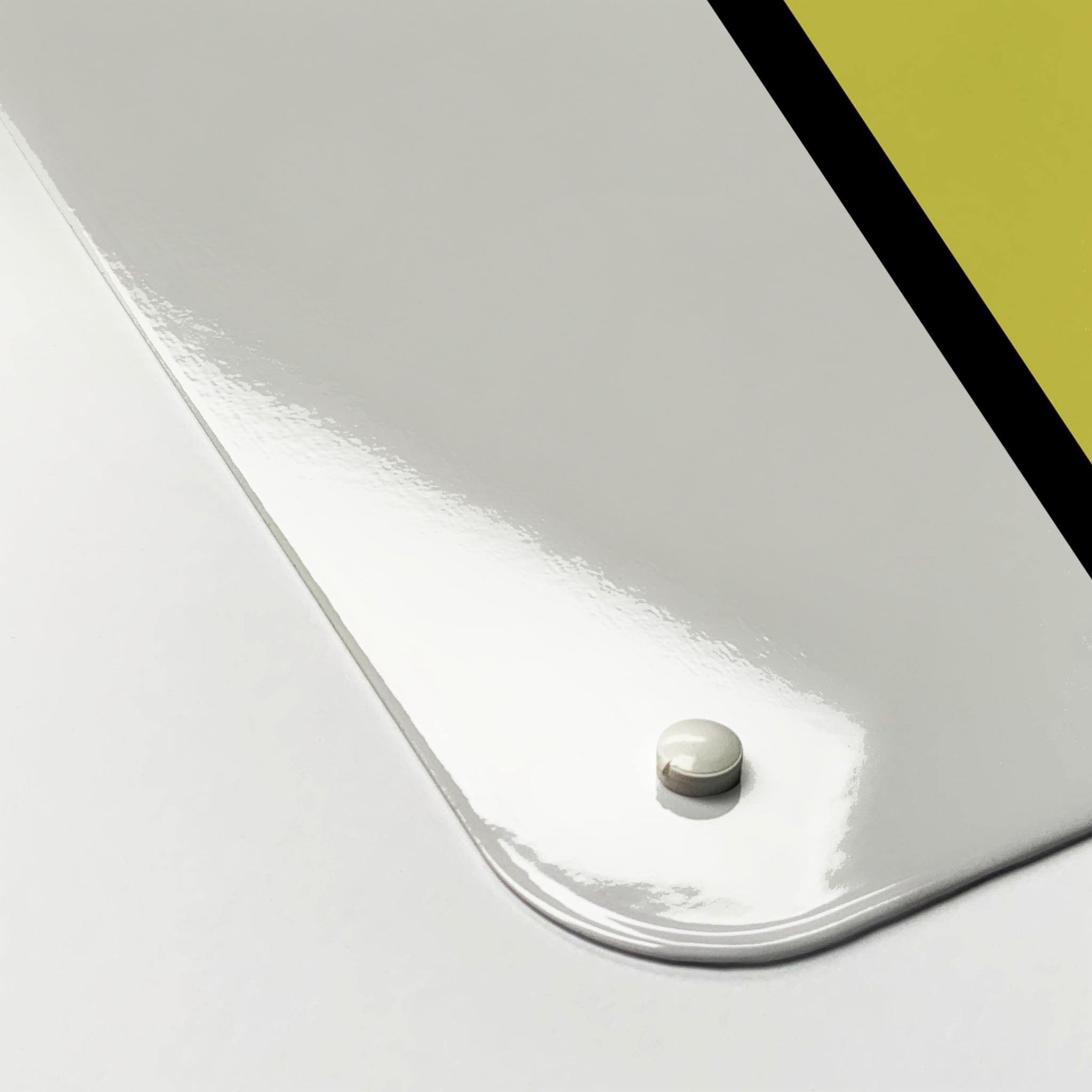 The corner detail of a Mondrian design personalised weekly planner magnetic board to show it’s high gloss surface