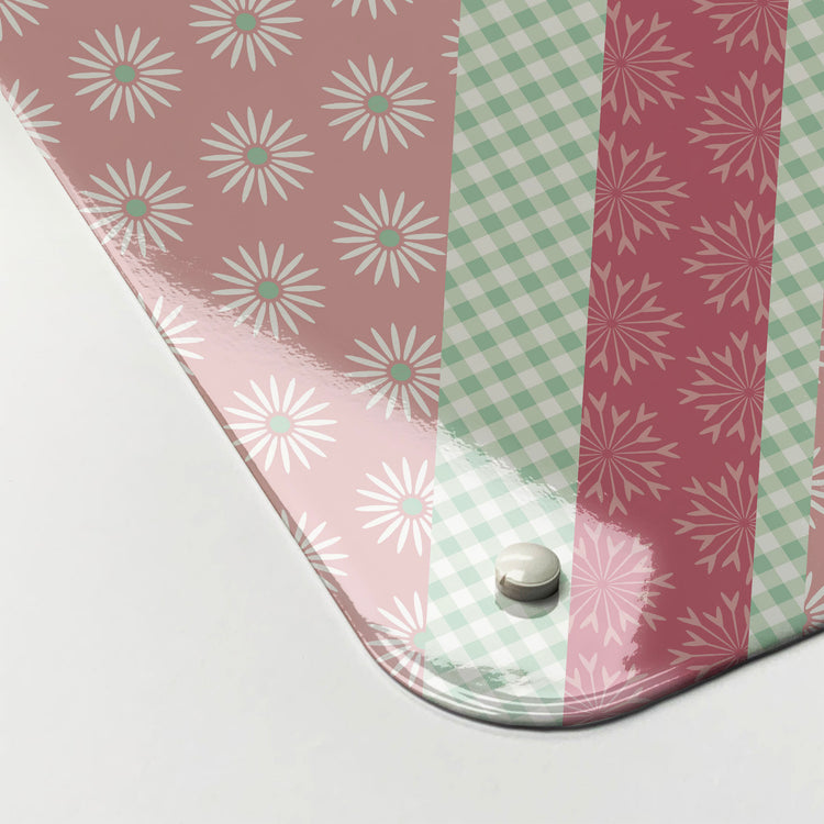 The corner detail of a Cool Britannia pink and green design magnetic board to show it’s high gloss surface